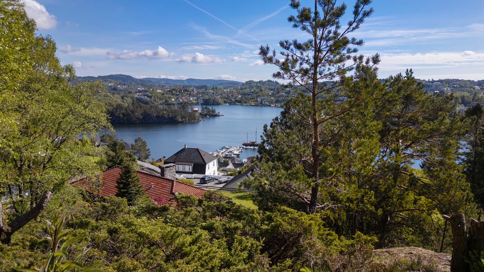 Kort avstand til badeplassen ved Kyrkjetangen og Fagernes Yacht Club Galleribilde