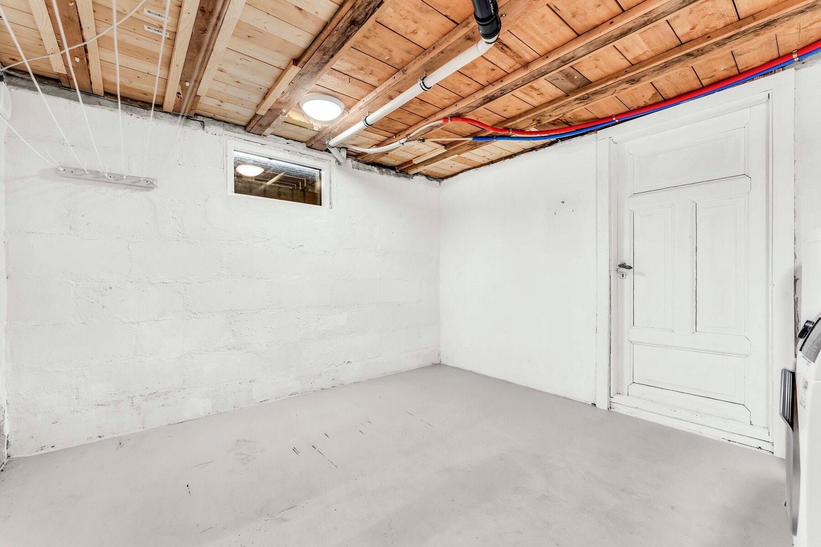 Det er forøvrig god lagringsplass i kjelleren Galleribilde