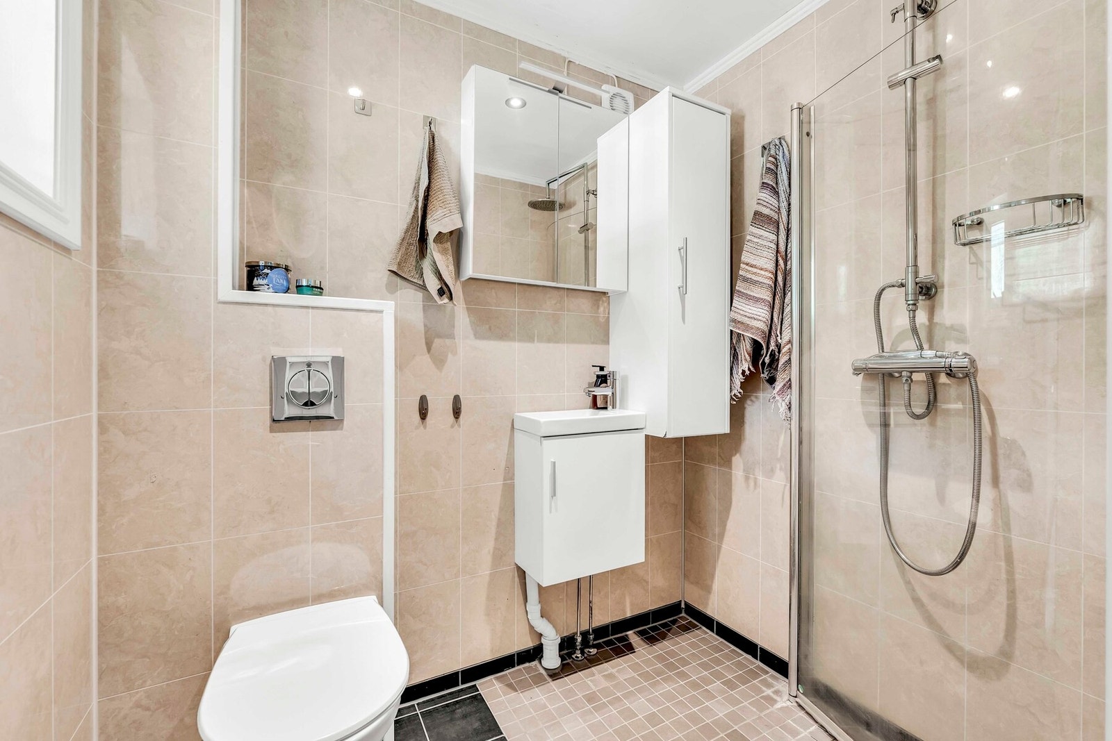 Bad i første etasje Galleribilde