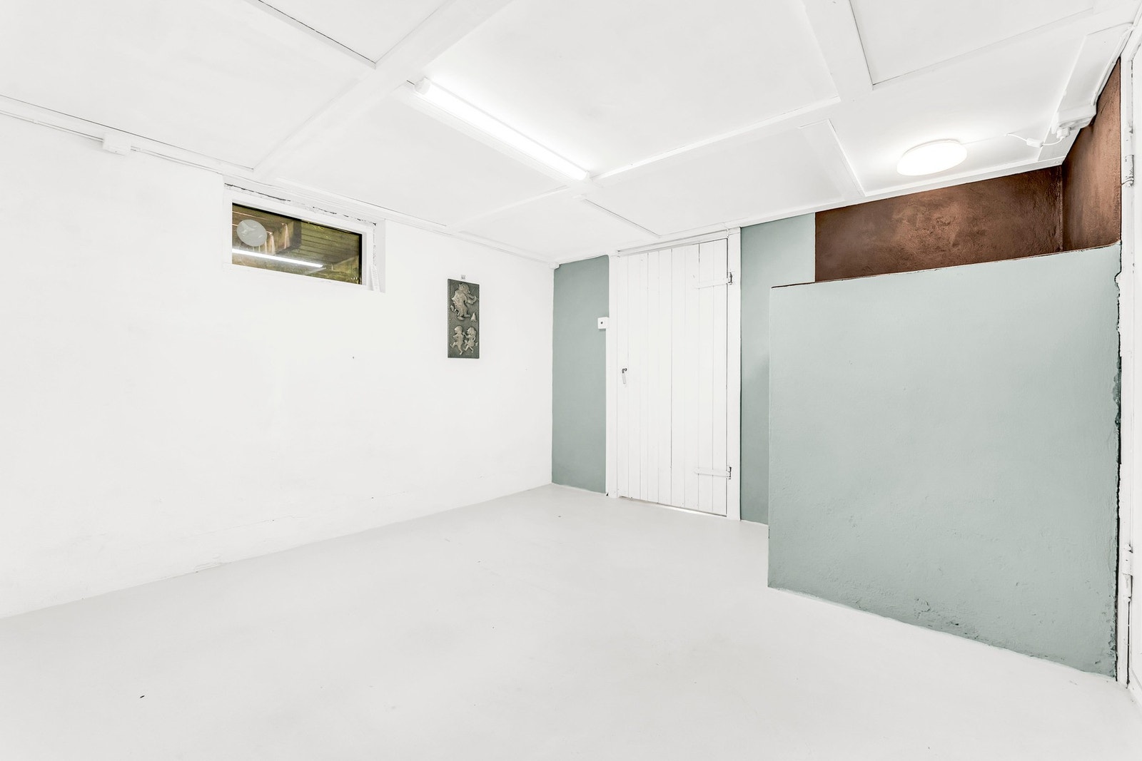 Rom i kjeller som er vært benyttet til kontor og kjellerstue Galleribilde