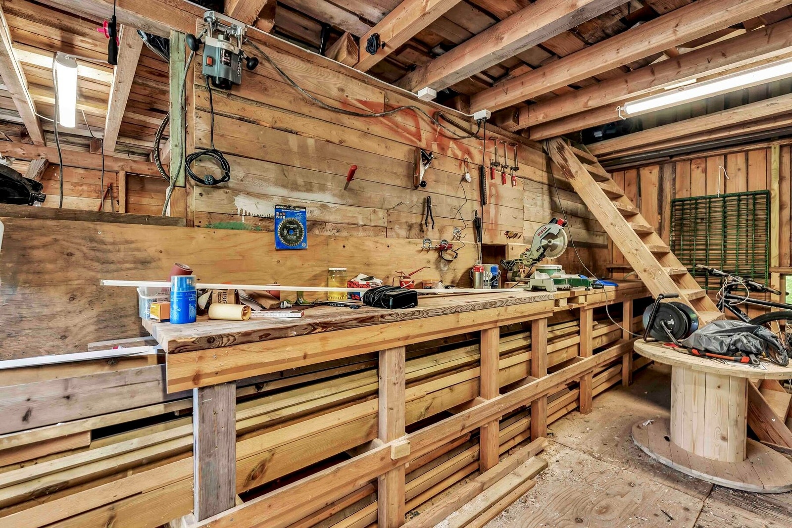 Fra første etasje i uthuset Galleribilde