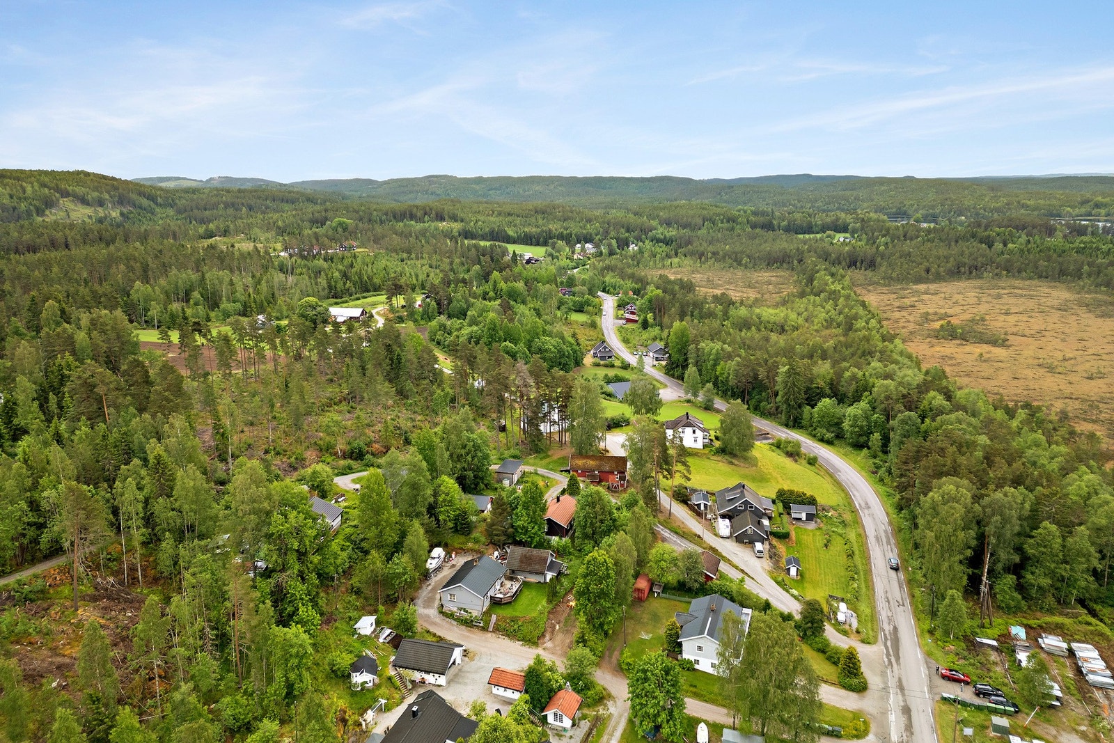 Setskog er virkelig stedet for dere som er opptatt av en sunn og trygg oppvekst for barna, med oversiktlige forhold på skolen og skogen som nærmeste lekeplass. Galleribilde