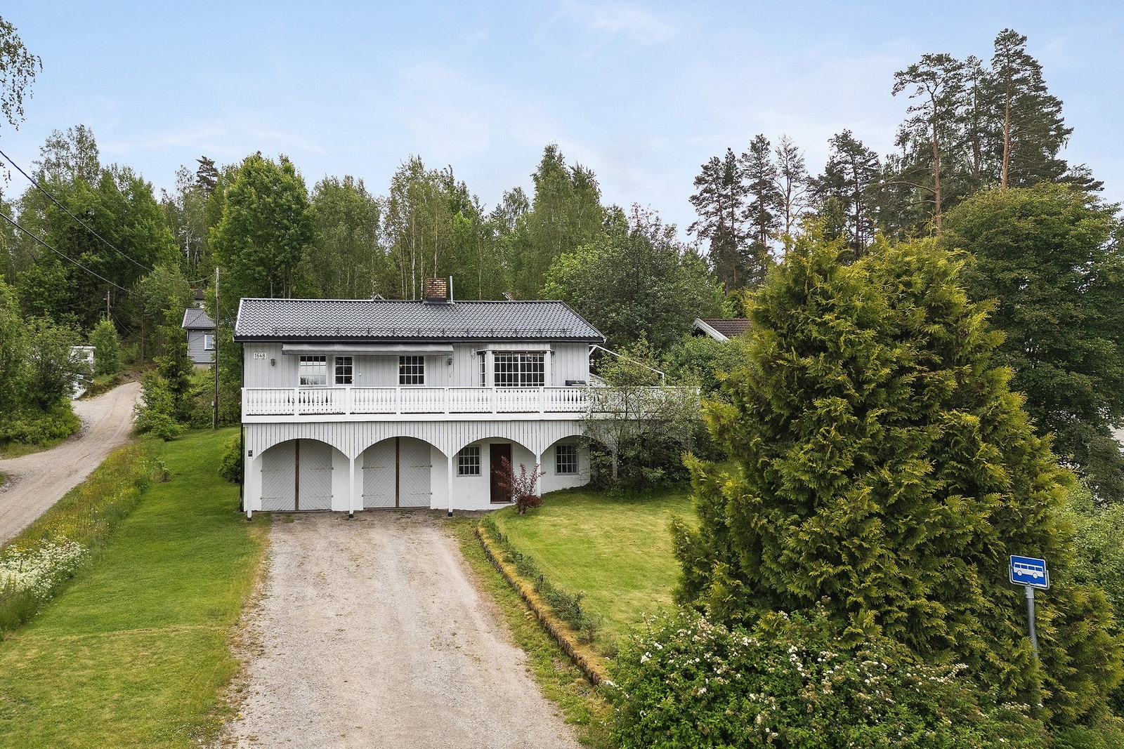 Her er det god plass til både huskestativ og trampoline - og øvrig lek og morro! Galleribilde