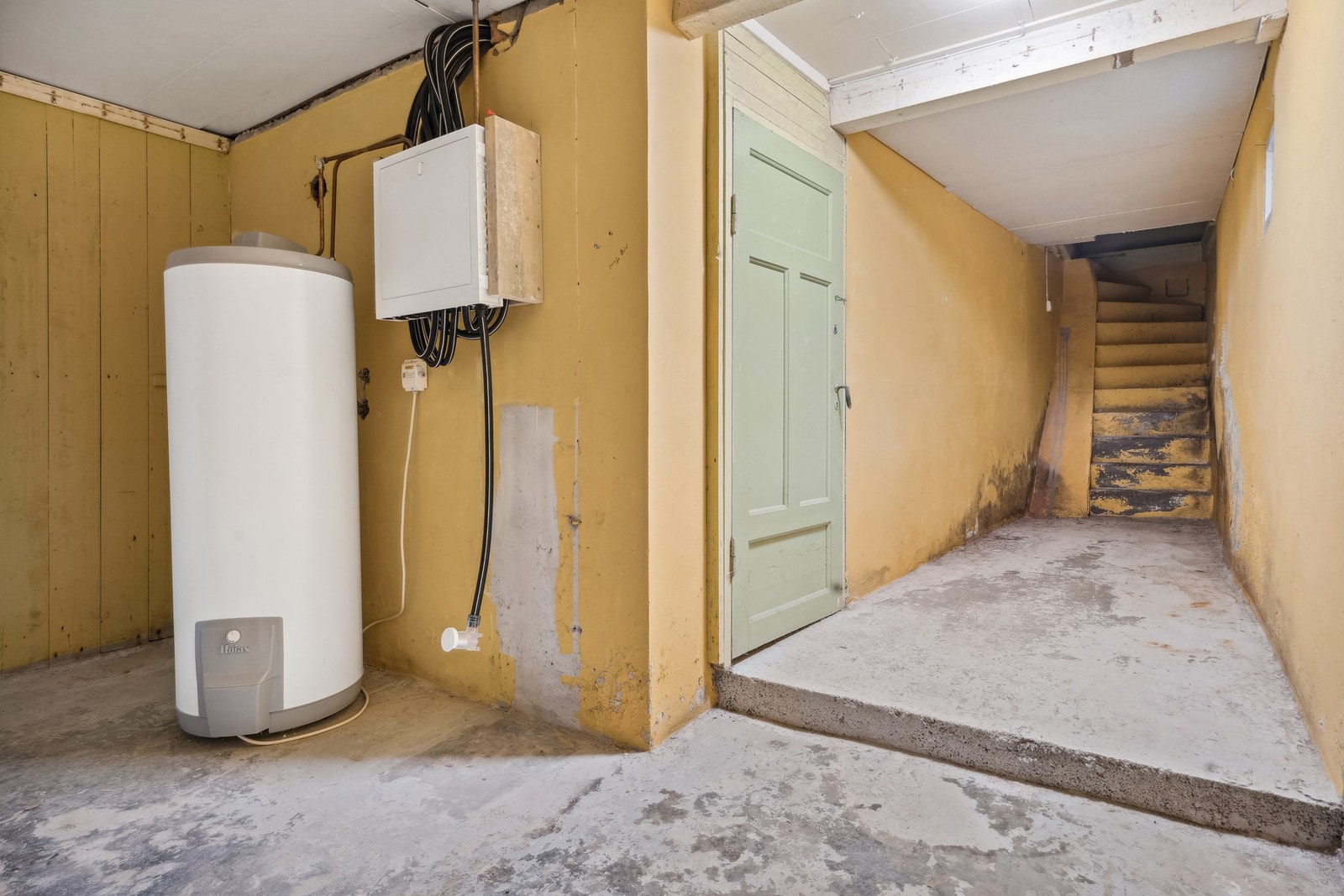 Kjelleren har rikelig med lagringsplass. Galleribilde