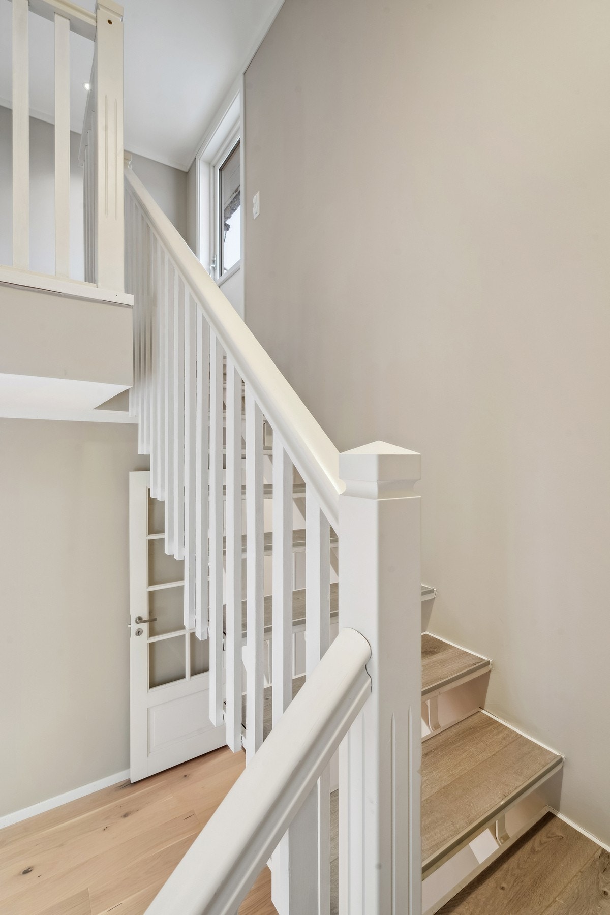 Vi tar trappa opp i 2. etasje. Galleribilde