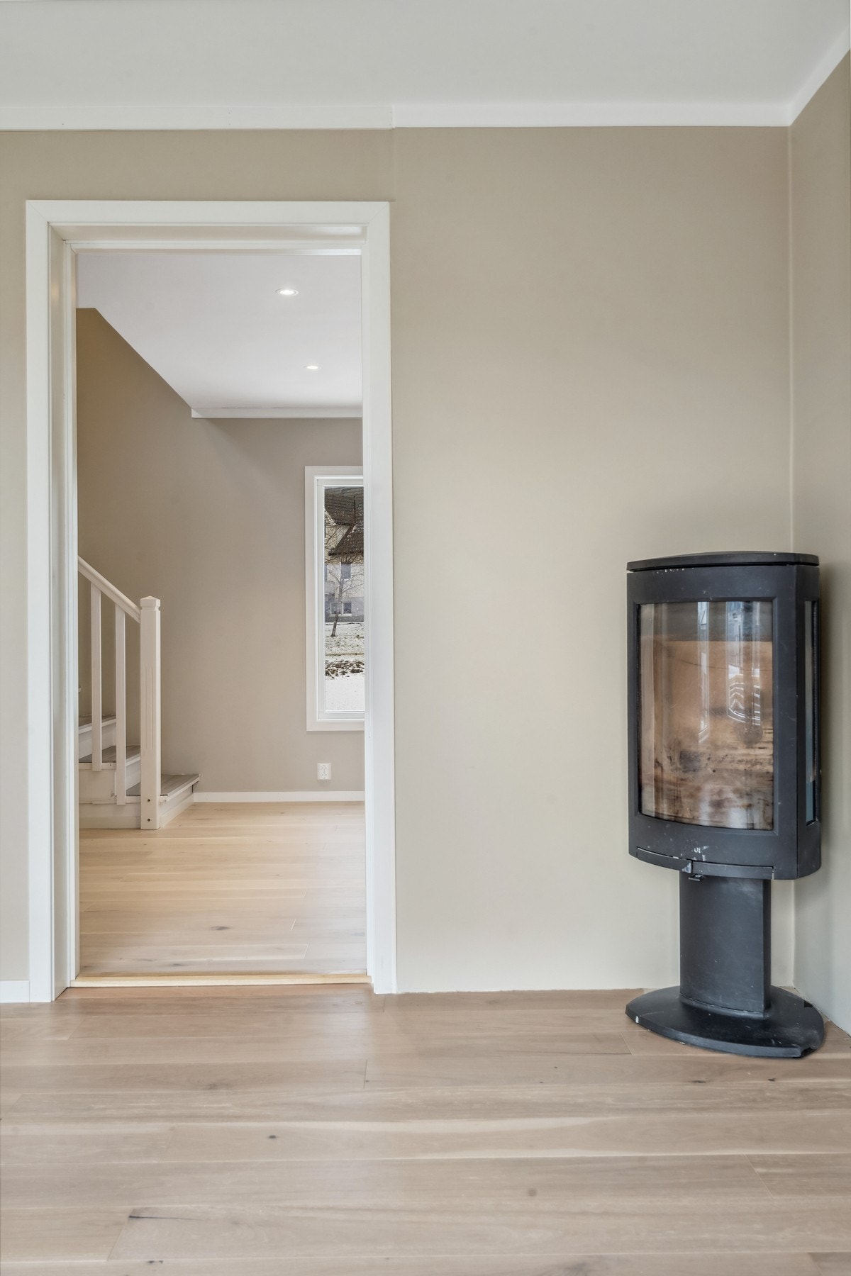 Vedfyring skaper en lun stemning. Galleribilde