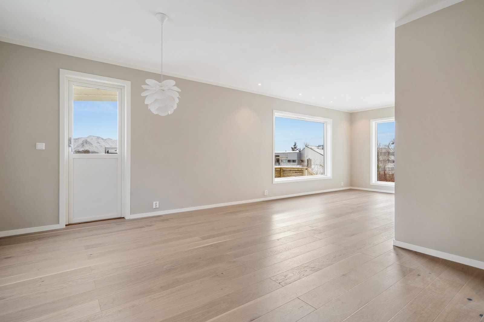 Lys og pen stue. Galleribilde