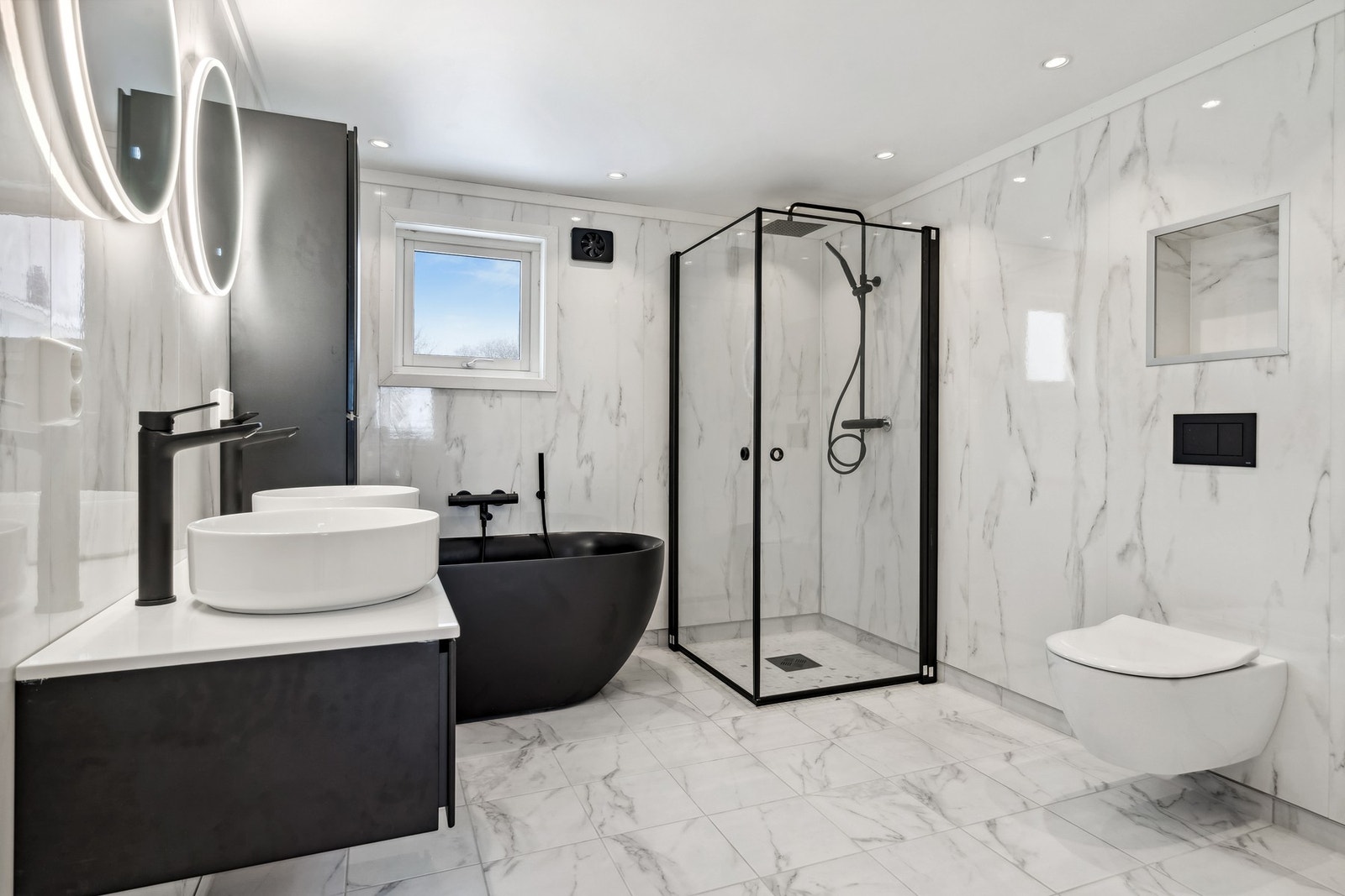 Lekkert og romslig bad som ble renovert i 2023. Galleribilde