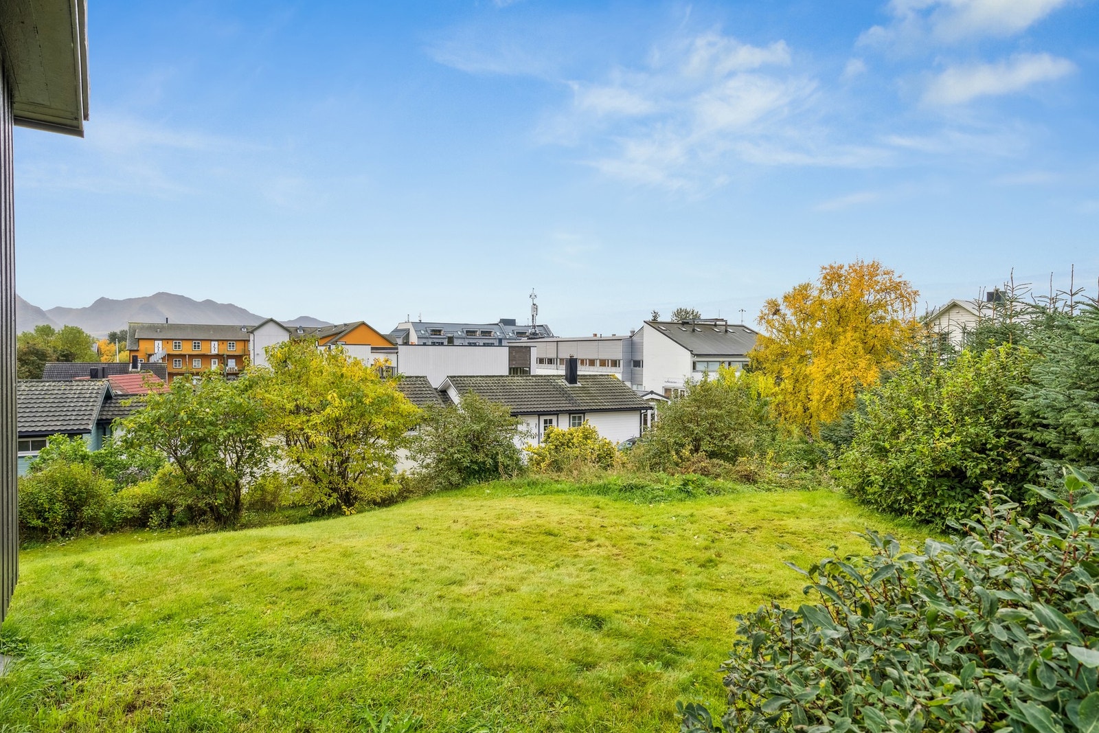 Uteområdet innbyr til lek og moro. Galleribilde