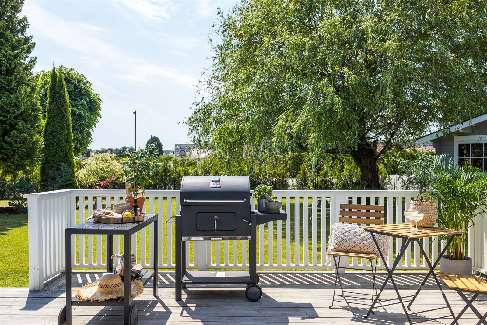 Hage med god boltreplass for store og små. Galleribilde
