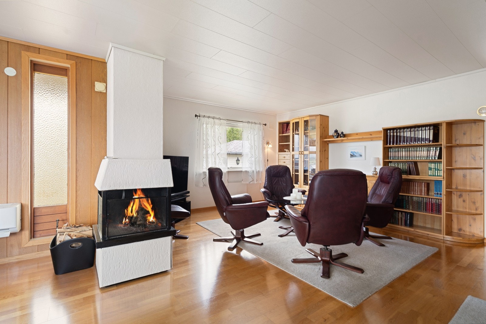 Peisen skaper en lun og fin atmosfære, samt reduserte energikostnader. Galleribilde