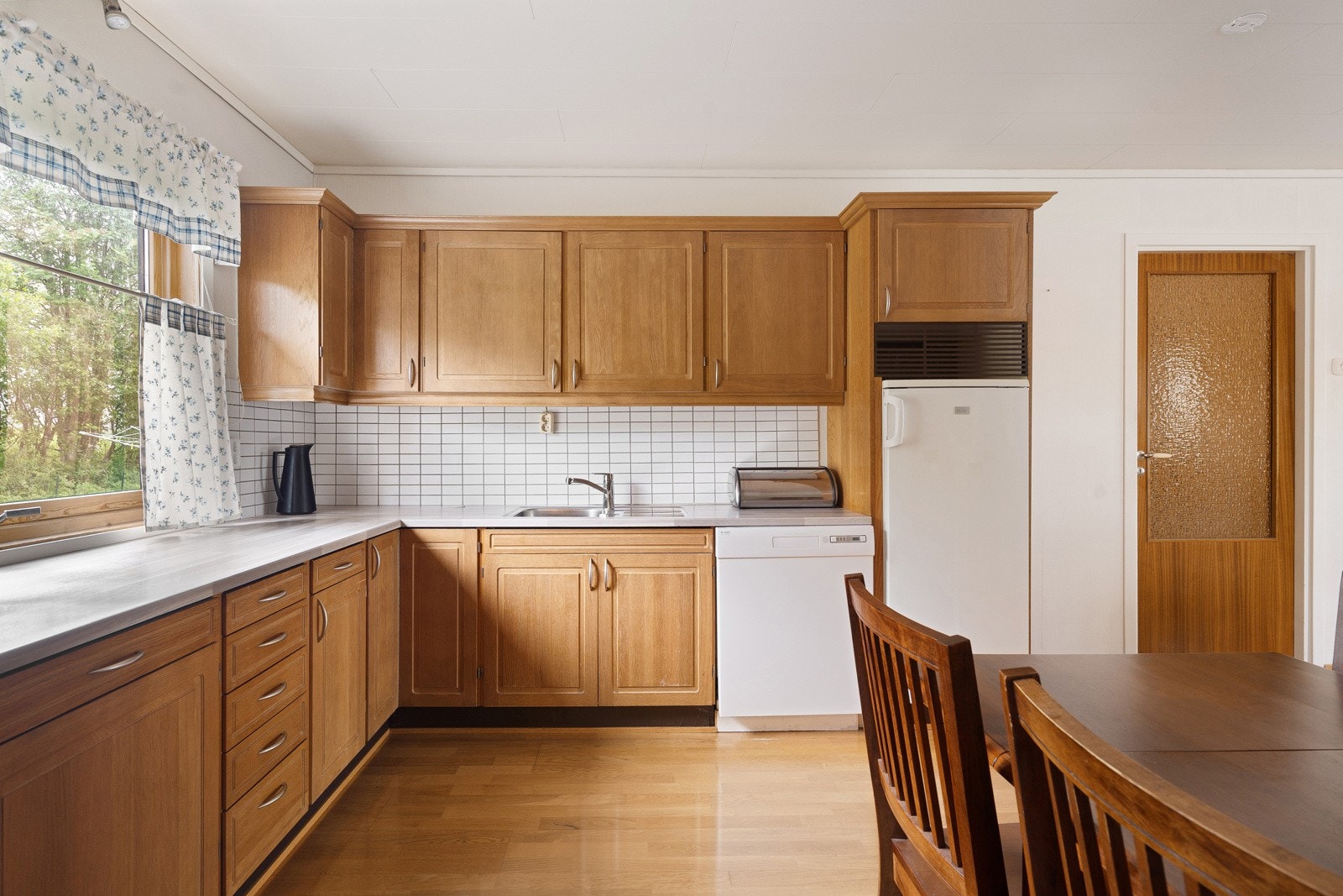 På kjøkkenet har du også plass til spisebord. Galleribilde