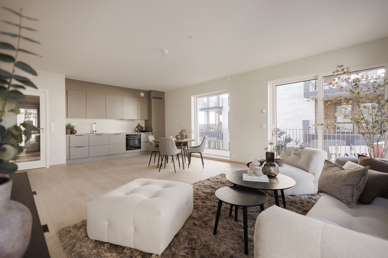 Det er også god plass til et hyggelig spisebord Galleribilde