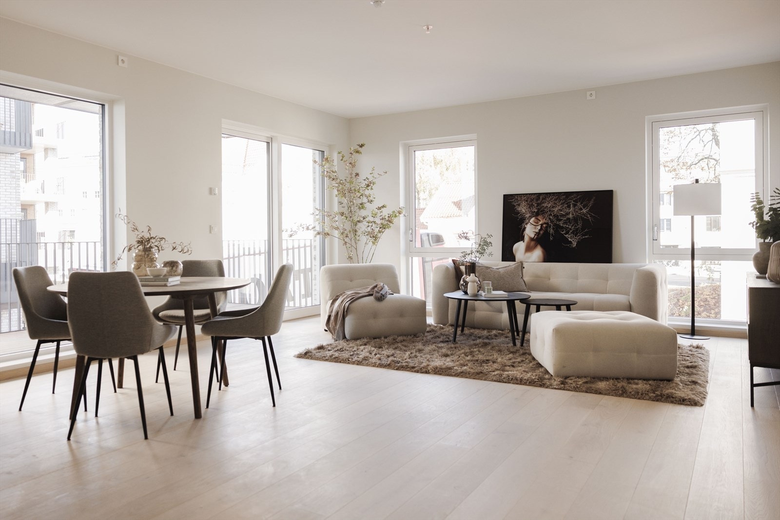 Velkommen til Ekebergveien 239C - En 3-roms hjørneleilighet med stor balkong på hele 16 kvm i populære Poppelhagen Galleribilde