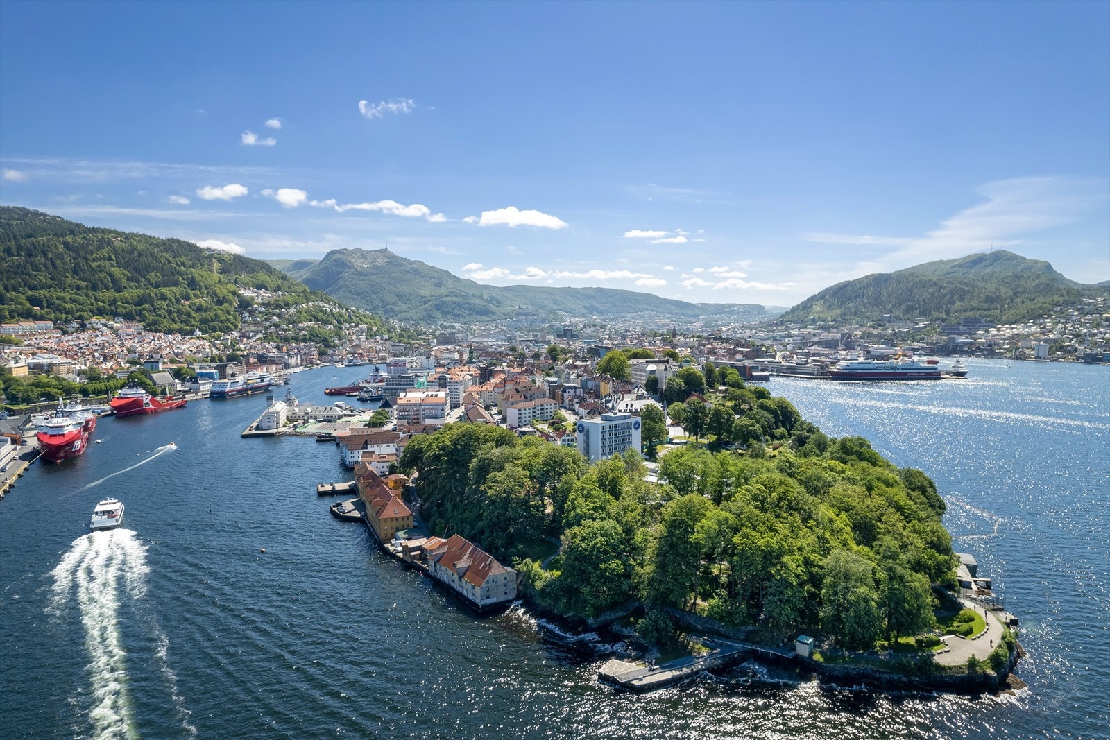 Nordnes er et attraktivt og historisk strøk, på bakgrunn av de vakre omgivelsene og nærhet til sjø. Galleribilde