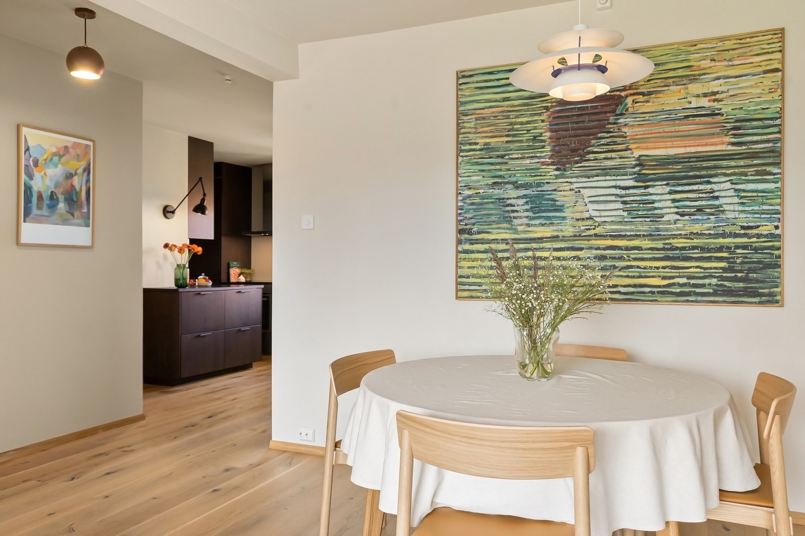 Hit kan du invitere både venner og familie på gode middager og hyggelige kvelder! Galleribilde