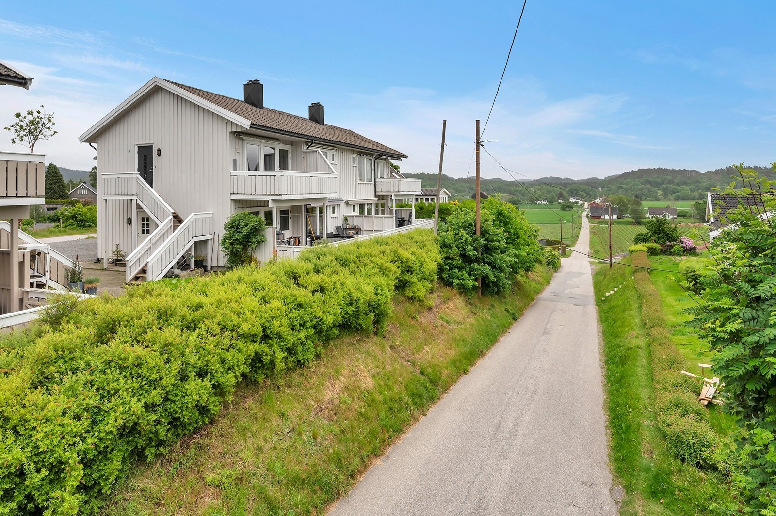 Ca. 15 minutter med bil til Kvadraturen og Sørlandssenteret med et bredt utvalg av fasiliteter. Galleribilde