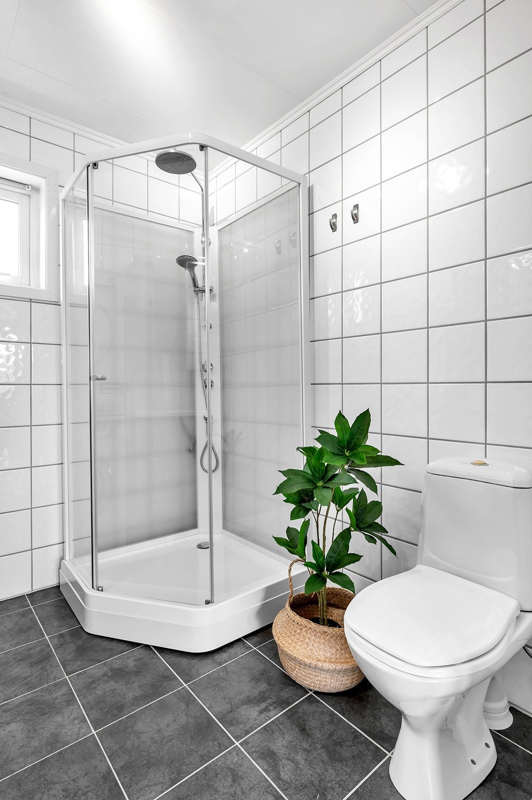 I tillegg er det en innvendig bod i leiligheten som har opplegg til vaskemaskin og tørketrommel. Galleribilde