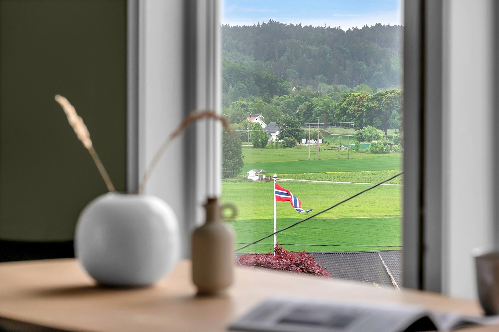 Utsyn fra spisebord. Galleribilde