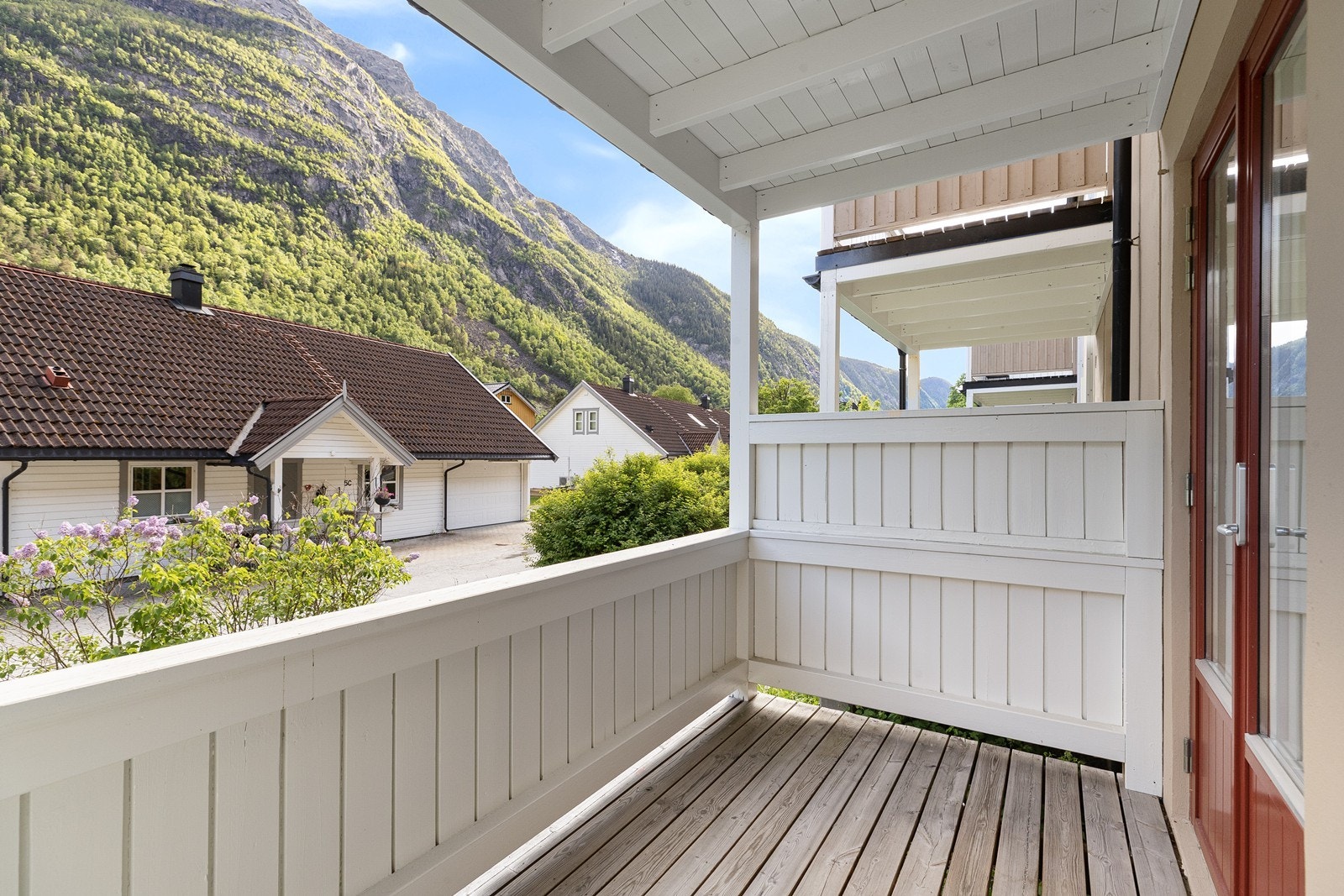 En hyggelig balkong med plas til et passende utemøblemang. Galleribilde