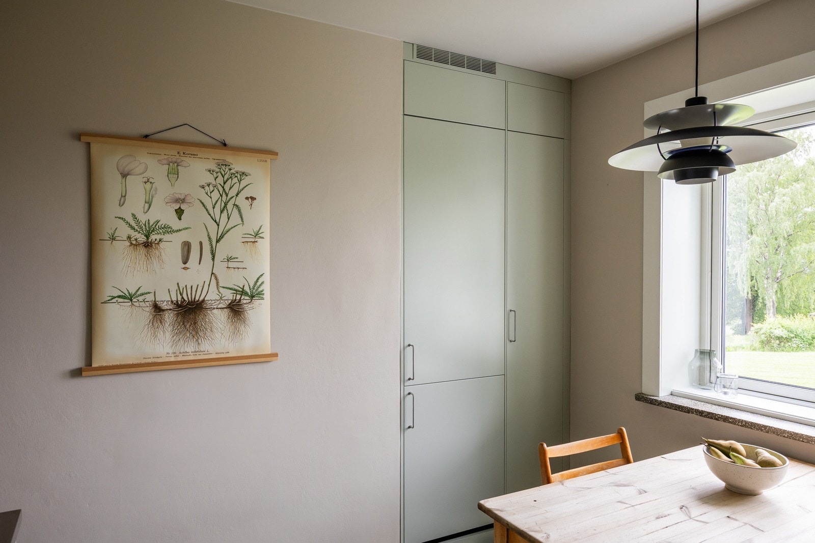 iIntegrerte hvitevarer som oppvaskmaskin, stekeovn/koketopp og kjøl/frys. Galleribilde