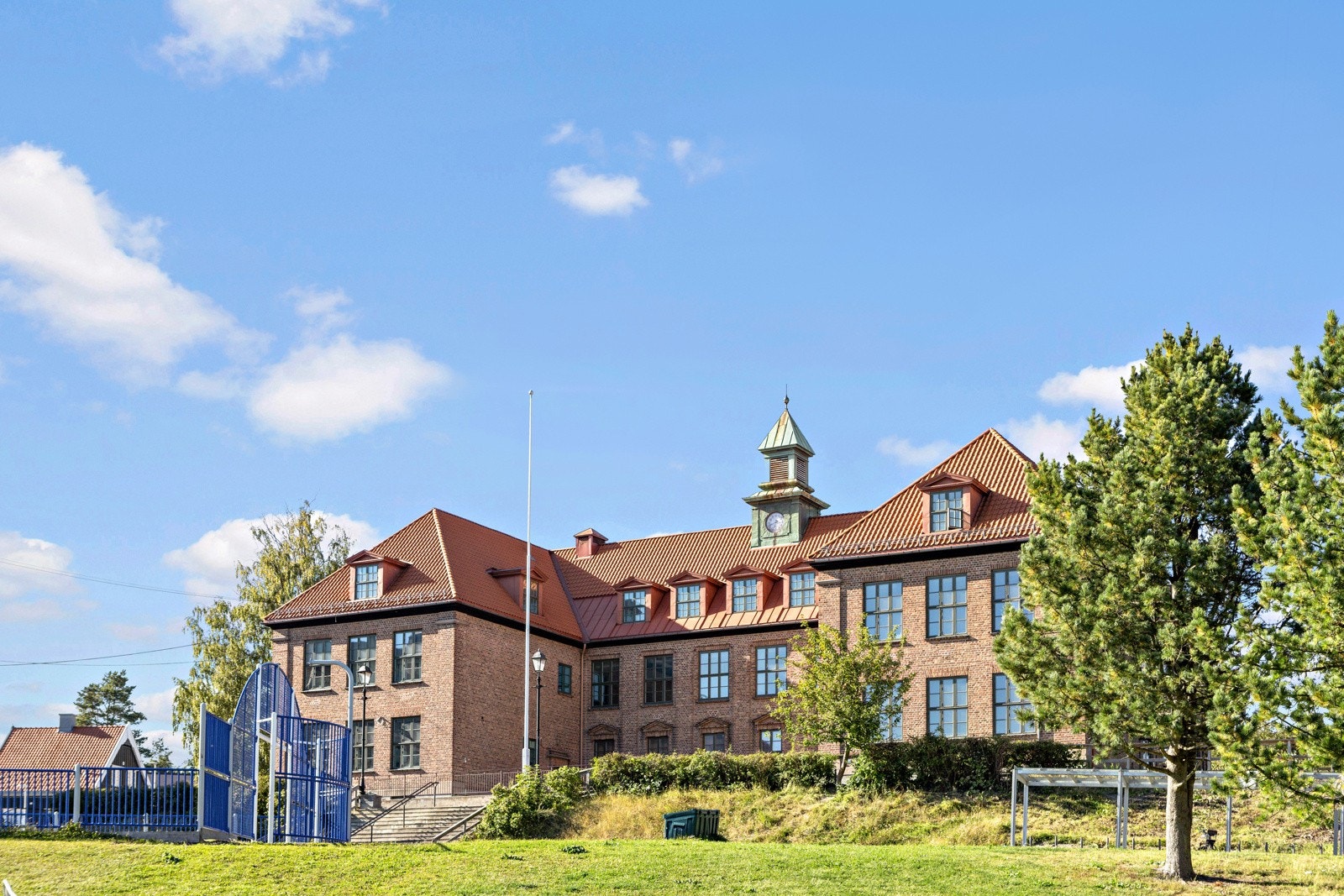 Østensjø barneskole. Galleribilde