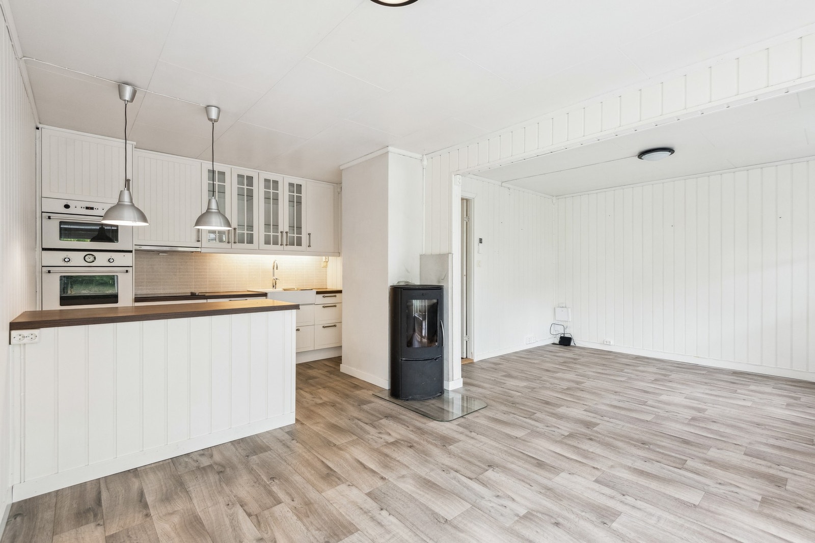Energieffektiv oppvarming med både varmepumpe og vedfyring. Galleribilde