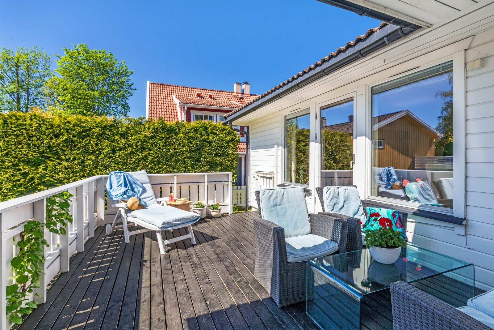 Solrik veranda, knapt uten innsyn. Galleribilde