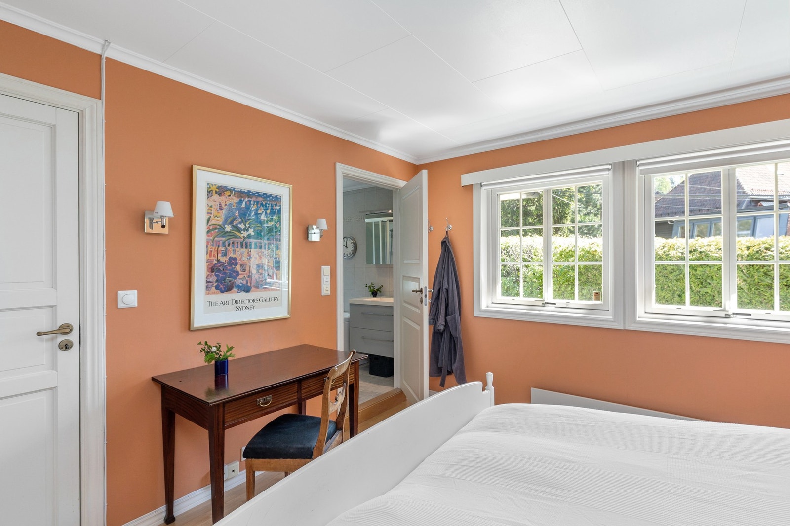 Hovedsoverommet har inngang til eget bad. Galleribilde