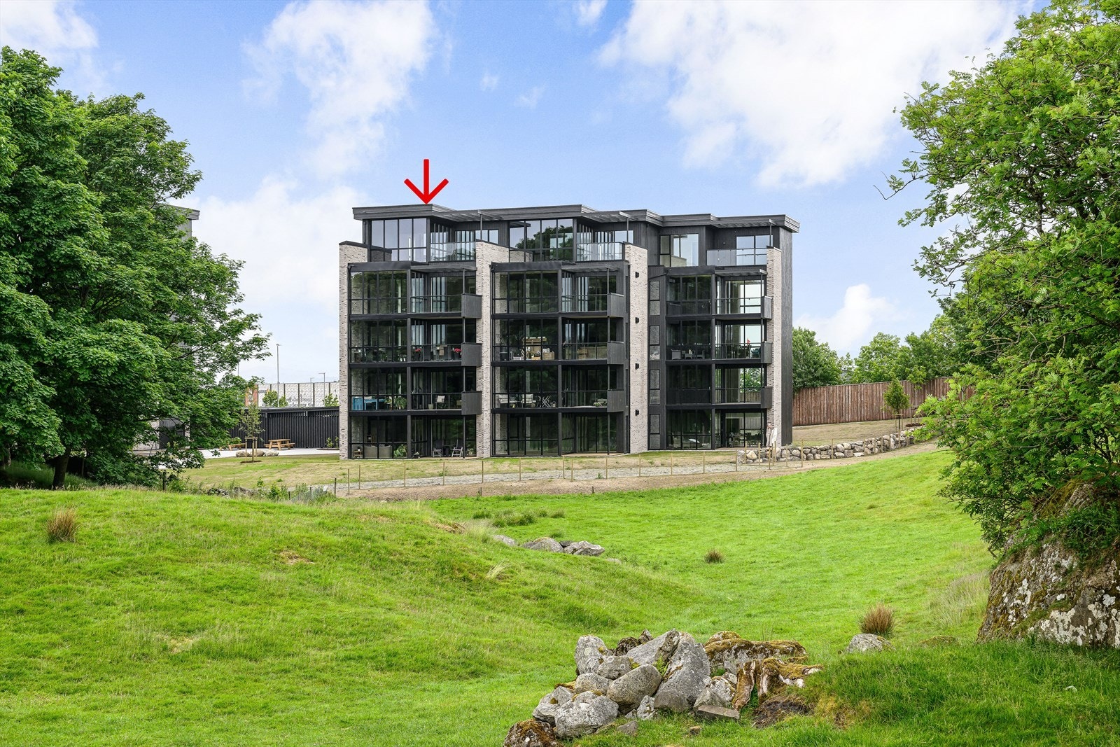 Velkommen til Lunden 6, H0502! Lekker toppleilighet med 17 kvm. hagestue og terrasse Galleribilde