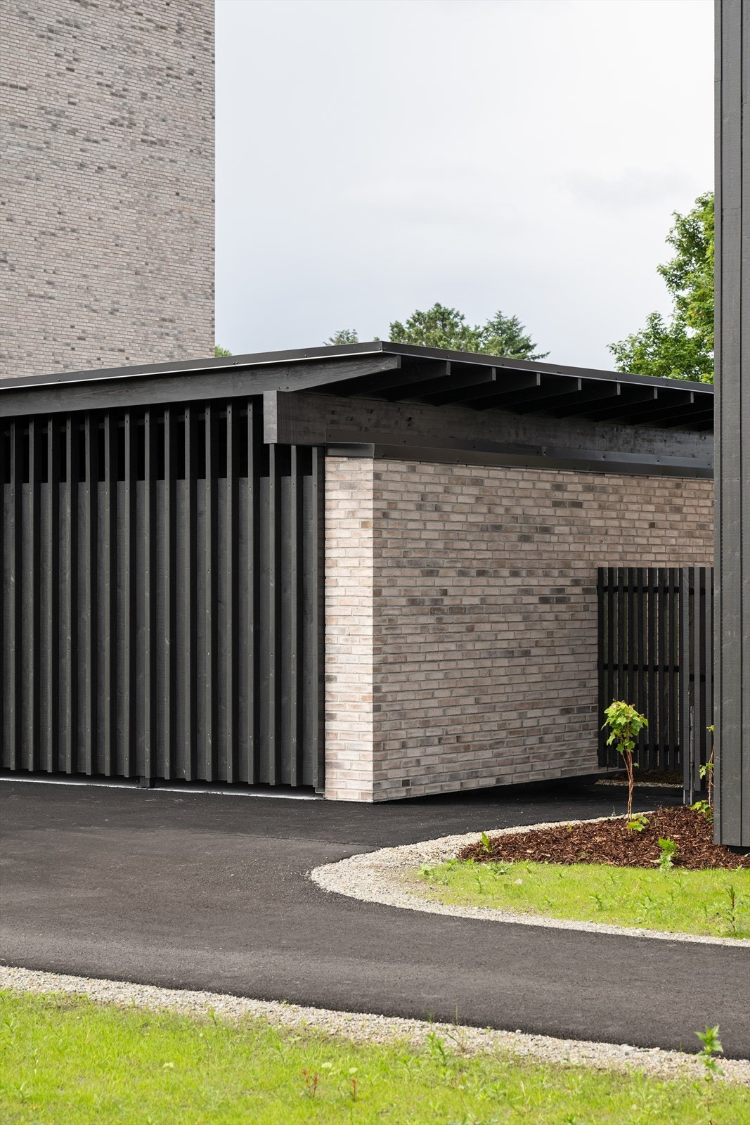 Felles sykkelparkering mellom byggene Galleribilde