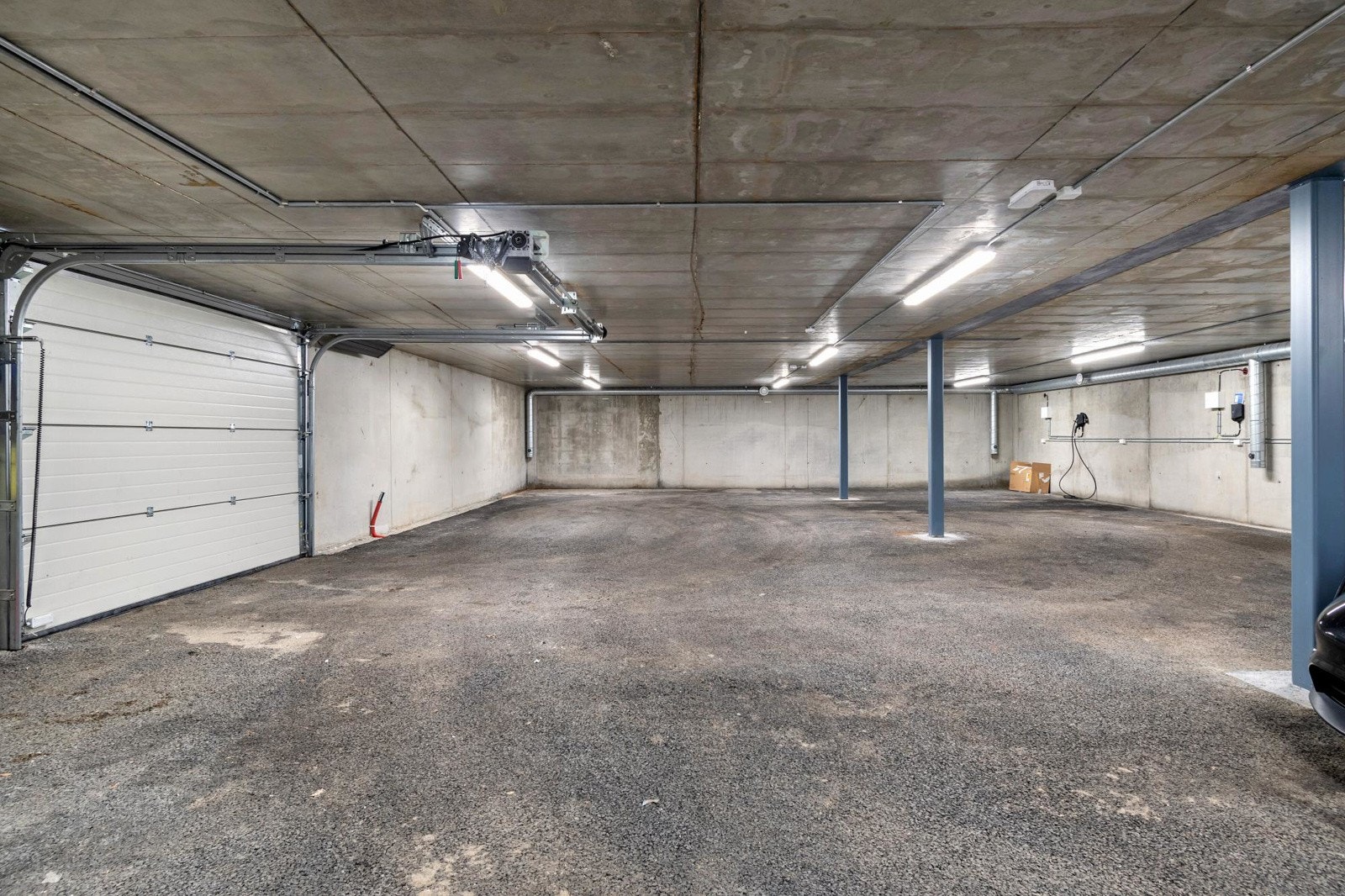 Felles underjordisk garasjeanlegg. Galleribilde