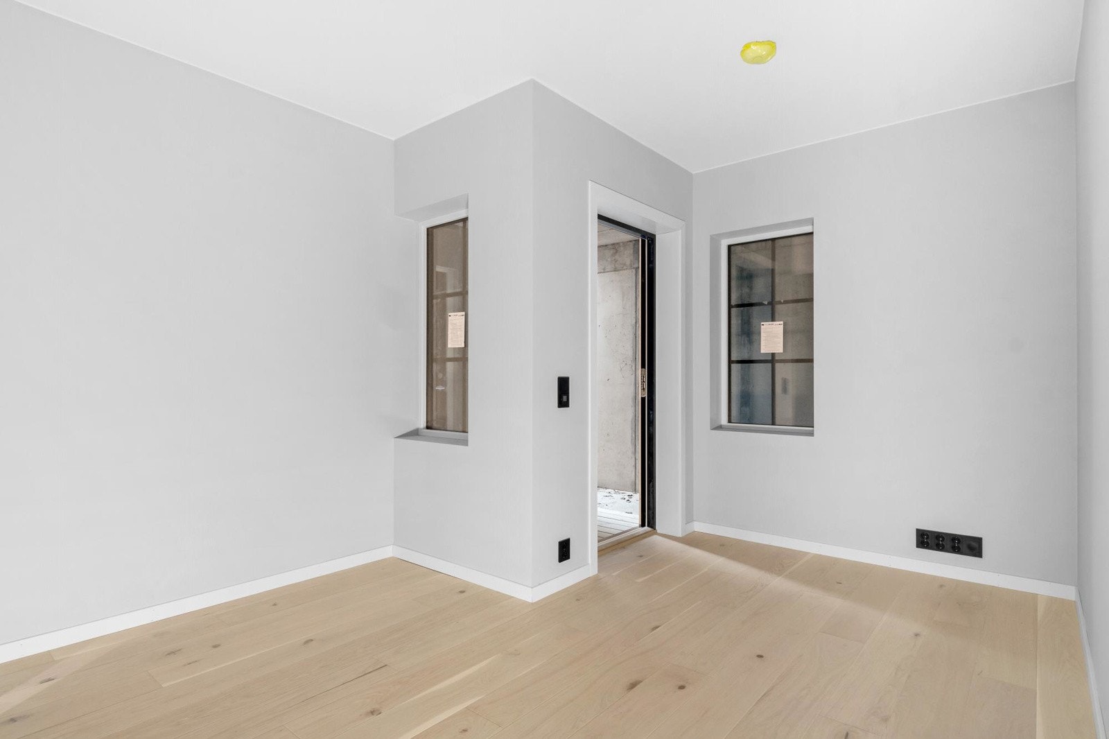 Rom (byggemeldt bod) i kjeller med separat inngang. Baderom tilknyttet rommet. Galleribilde