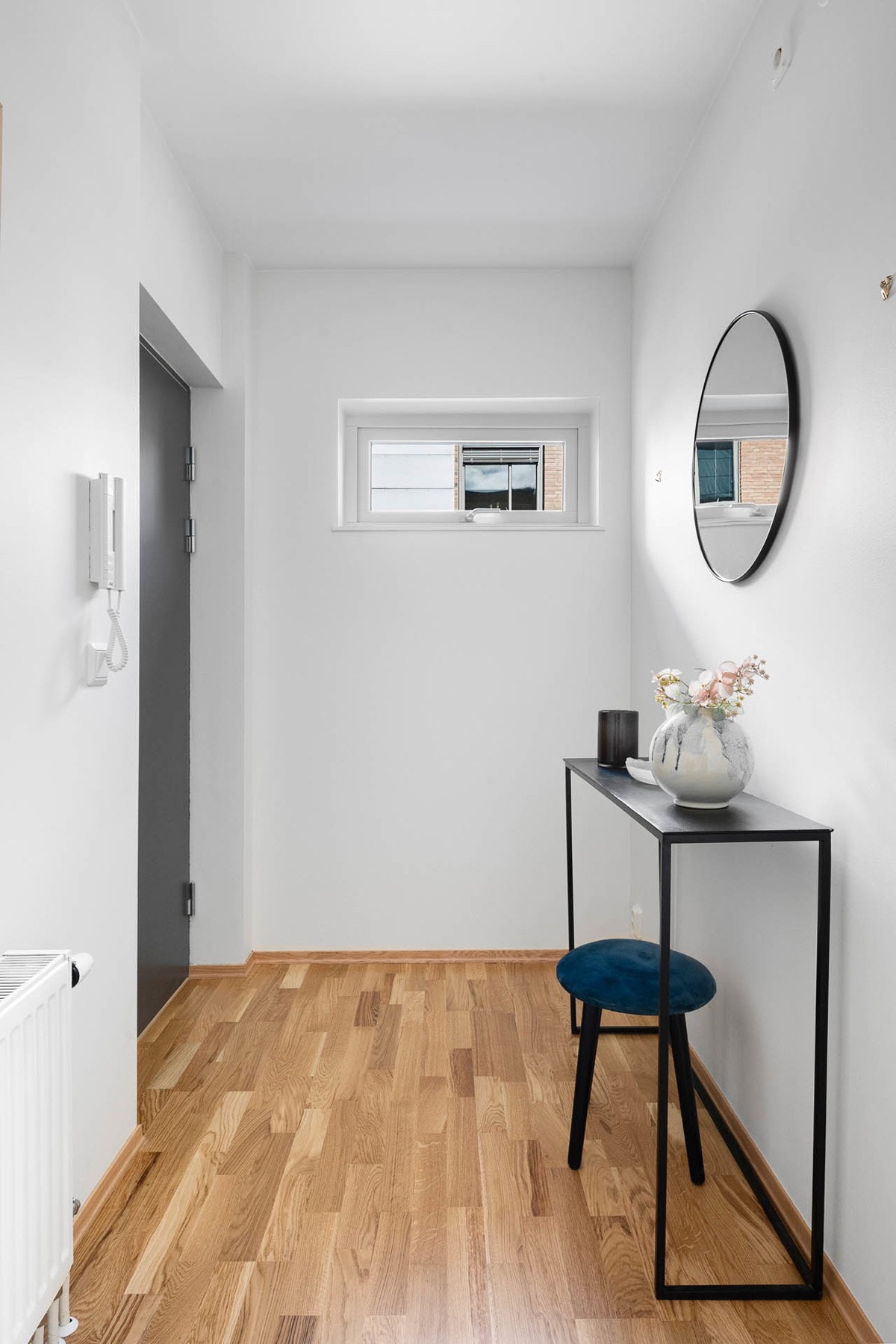 Entré med porttelefon. Brann- og lydklassifisert entrédør Galleribilde