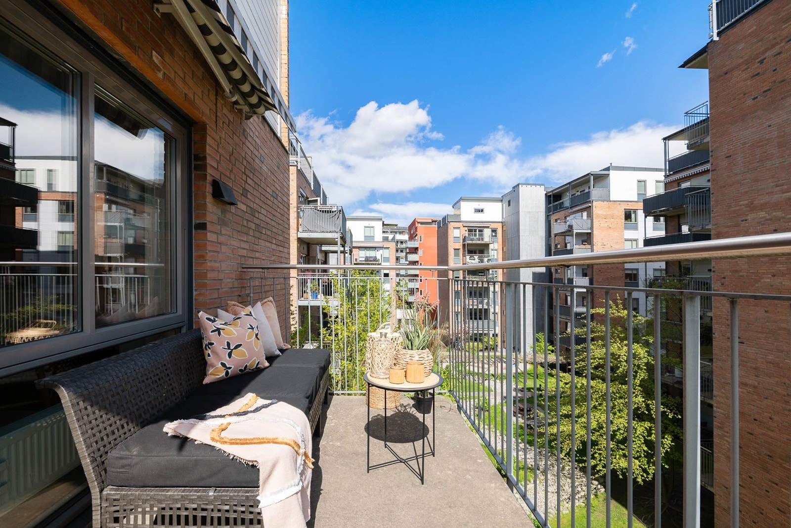 Utvendig lys, stikkontakt og elektrisk markise. Galleribilde