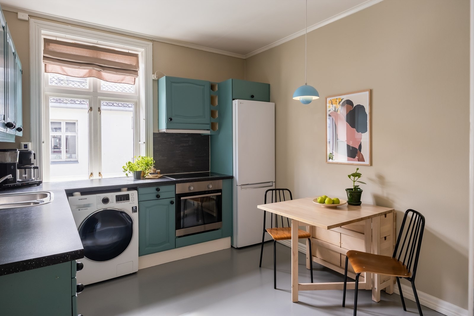 Kjøkkenet er på 10,5 m² og har fått tilstandsgrad 1 av takstmann. Galleribilde