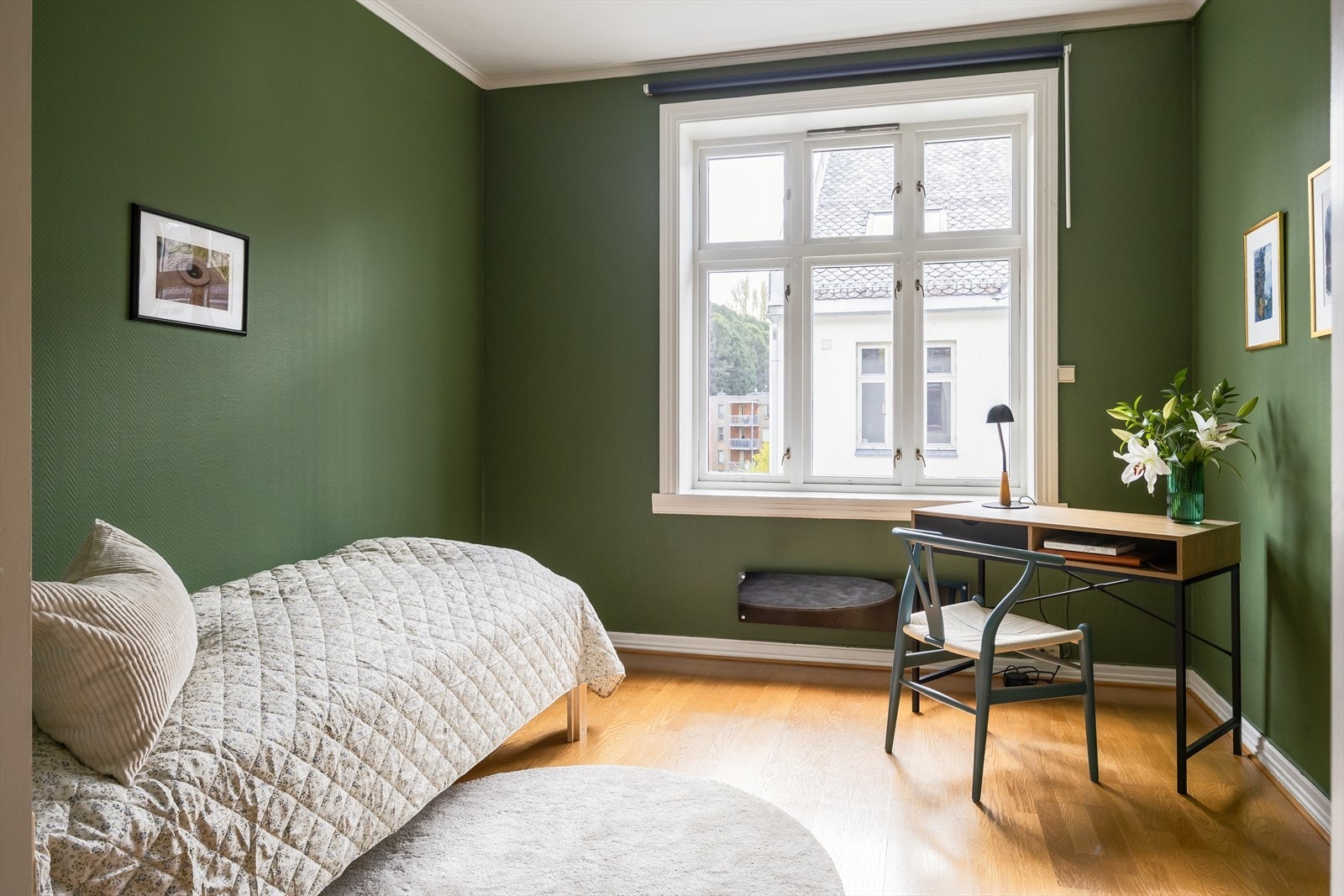 Leilighetens andre soverom egner seg godt for utleie, gjesterom eller kontor. Galleribilde
