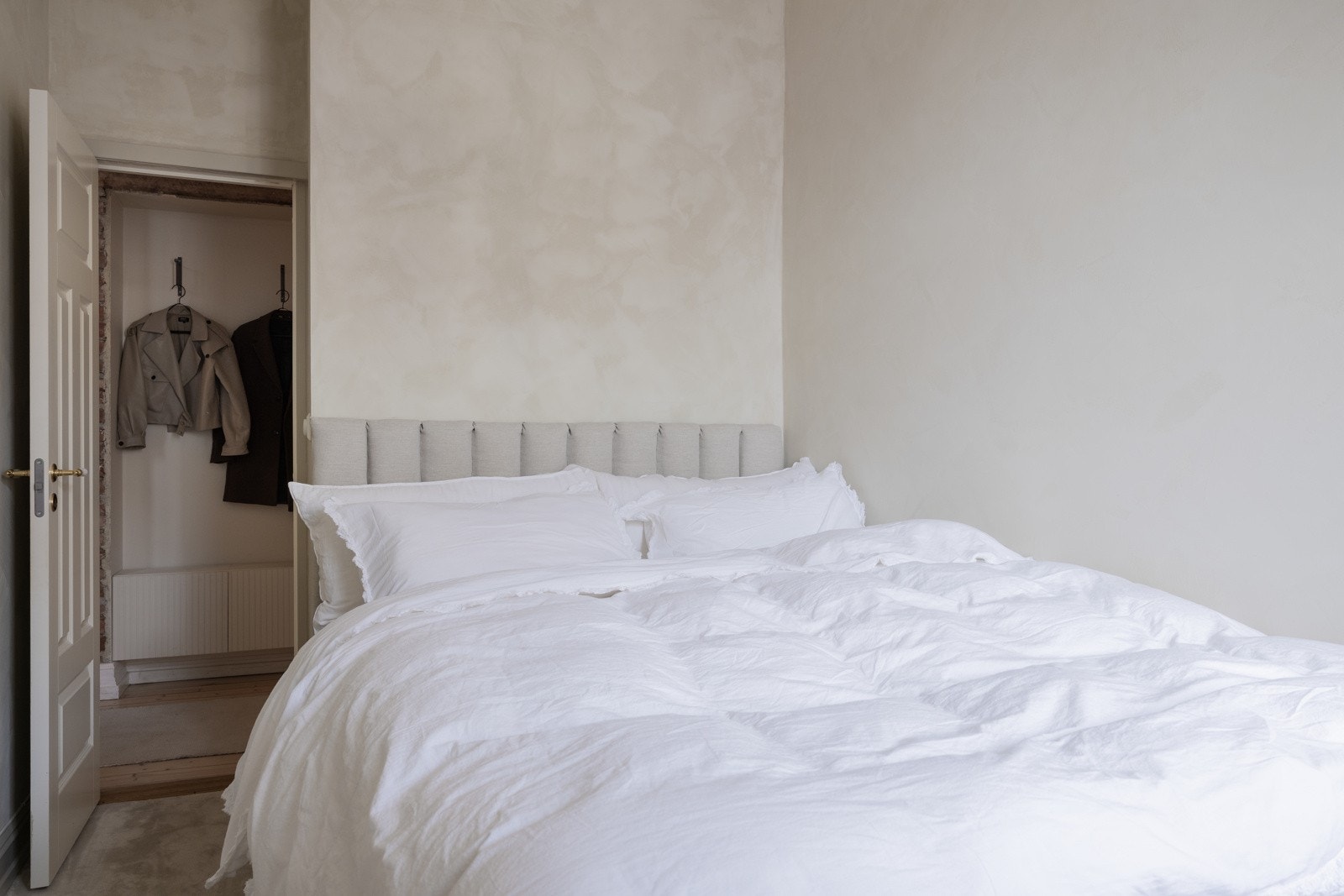 Delikate veggflater, noe som skaper en lun og behagelig stemning. Galleribilde