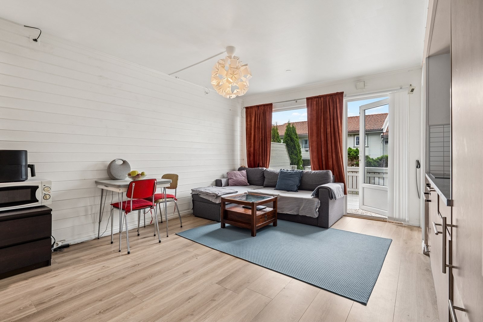 Stue med direkte utgang til flott terrasse. Galleribilde