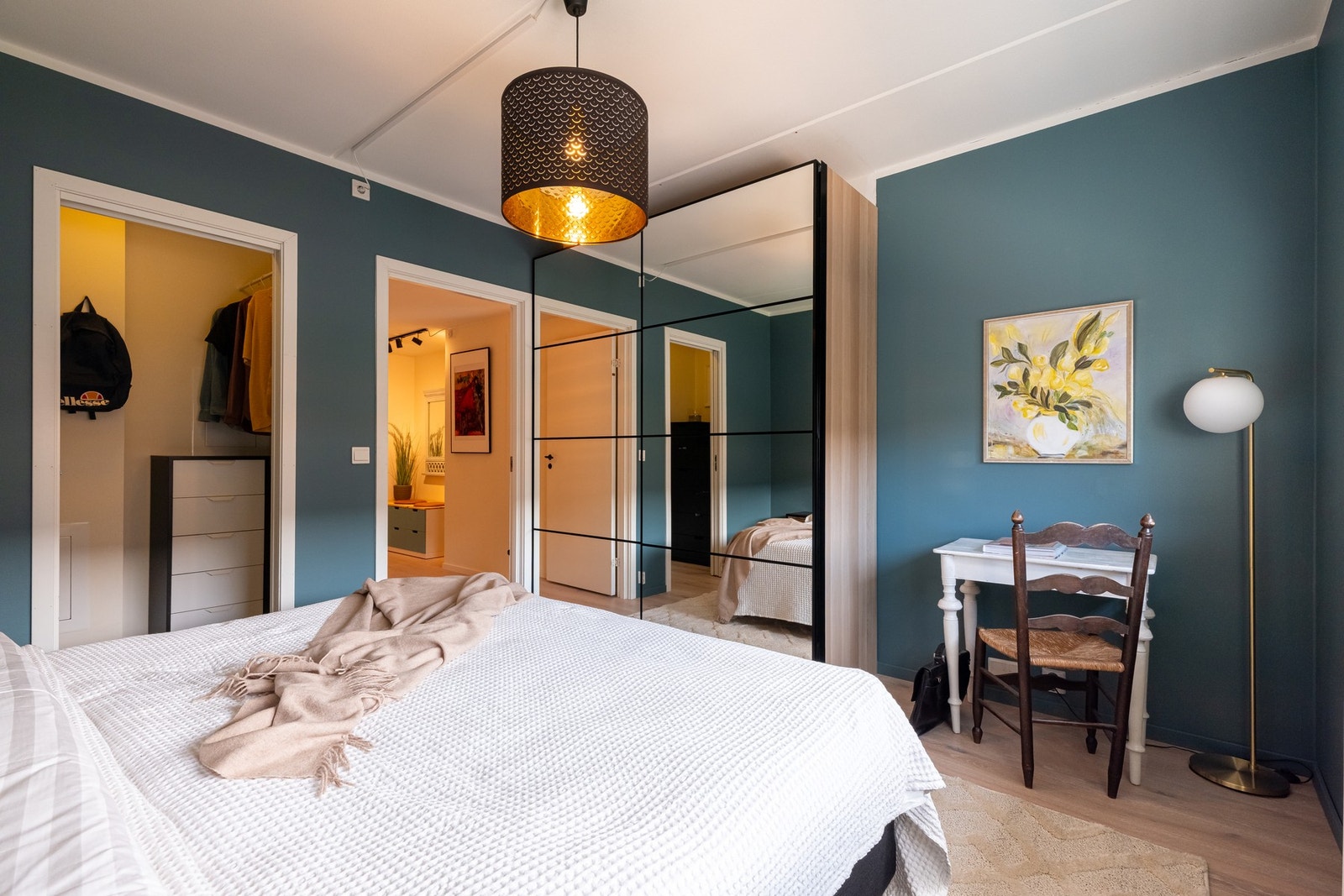 I tilknytning til soverommet er det en praktisk innvendig bod på 2 kvm som passer perfekt til walk-in. Galleribilde