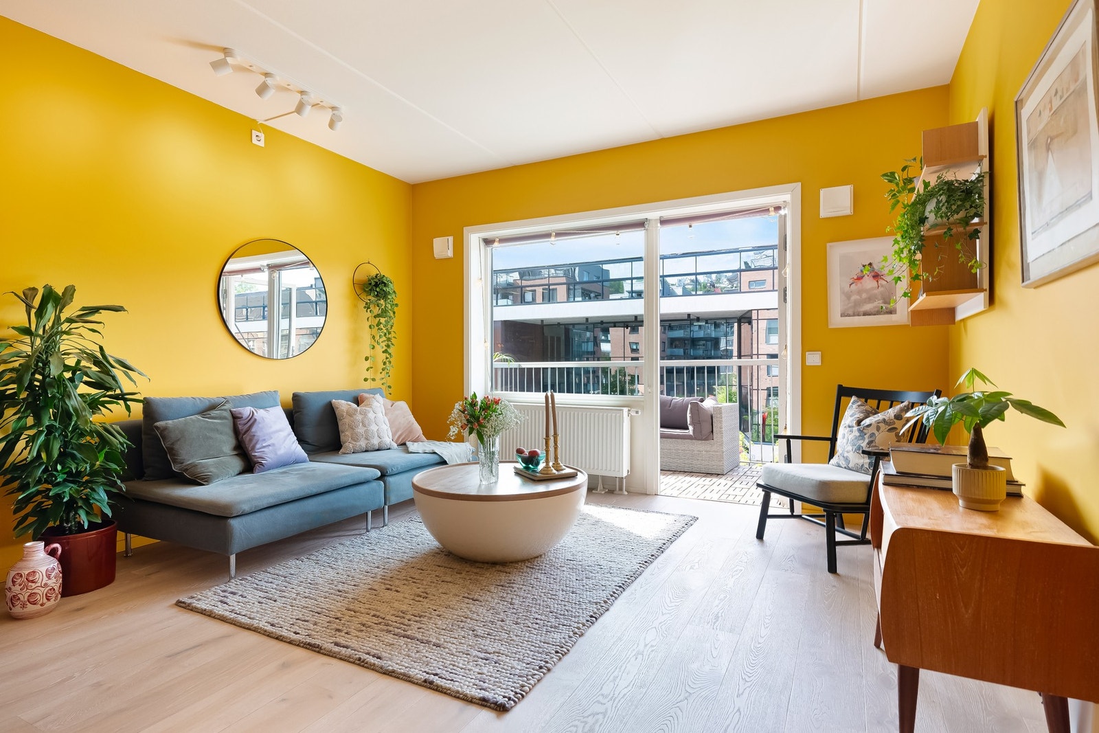 Leiligheten har en svært god planløsning og store vindusflater som slipper inn godt med naturlig lys og skaper en god romfølelse. Galleribilde