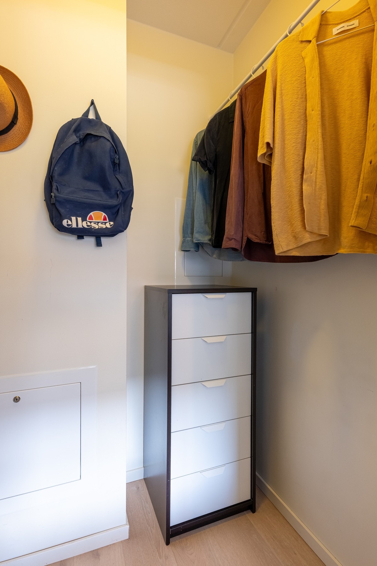 Her er det godt med oppbevaringsplass til det en måtte ønske. Galleribilde