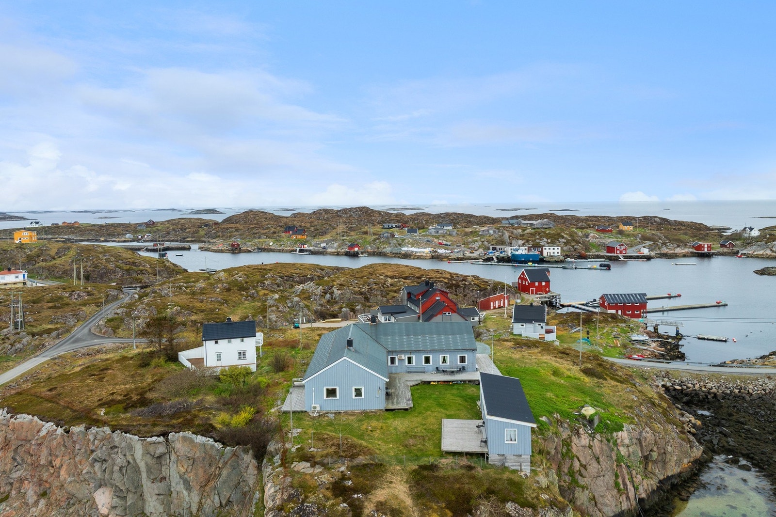 Innholdsrik bolig med fin beliggenhet på Mausund Galleribilde