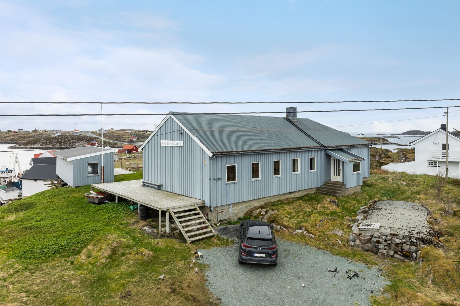 Eiendommen har 2 gård- og bruksnummer, til sammen tomt på 1673,6 kvm. Galleribilde