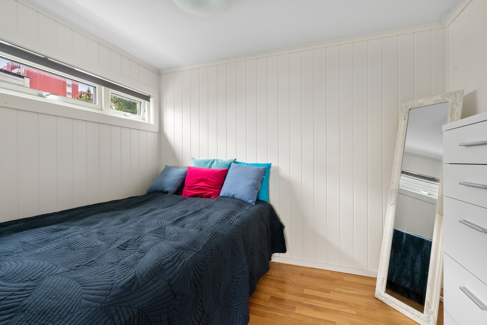 Soverom av behagelig størrelse Galleribilde