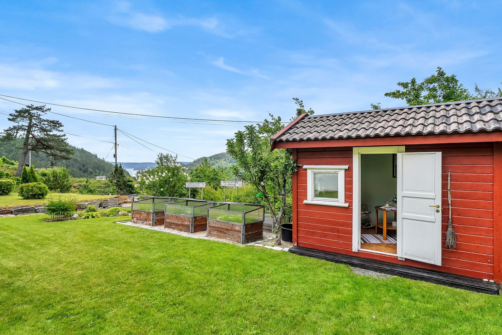 Lekestuen nedenfor boligen. Galleribilde