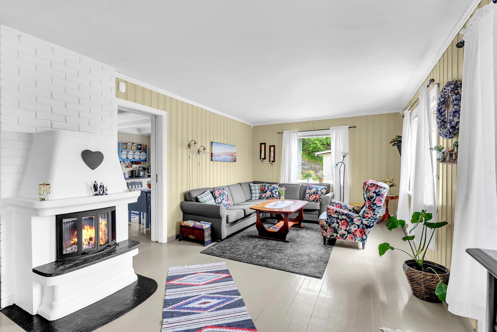 Her er det også en peis som varmer godt. Galleribilde