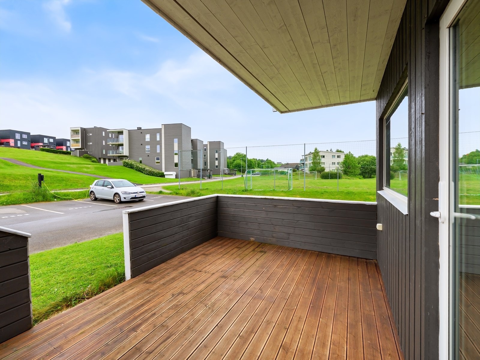 Nyere og delvis overbygd terrasse Galleribilde