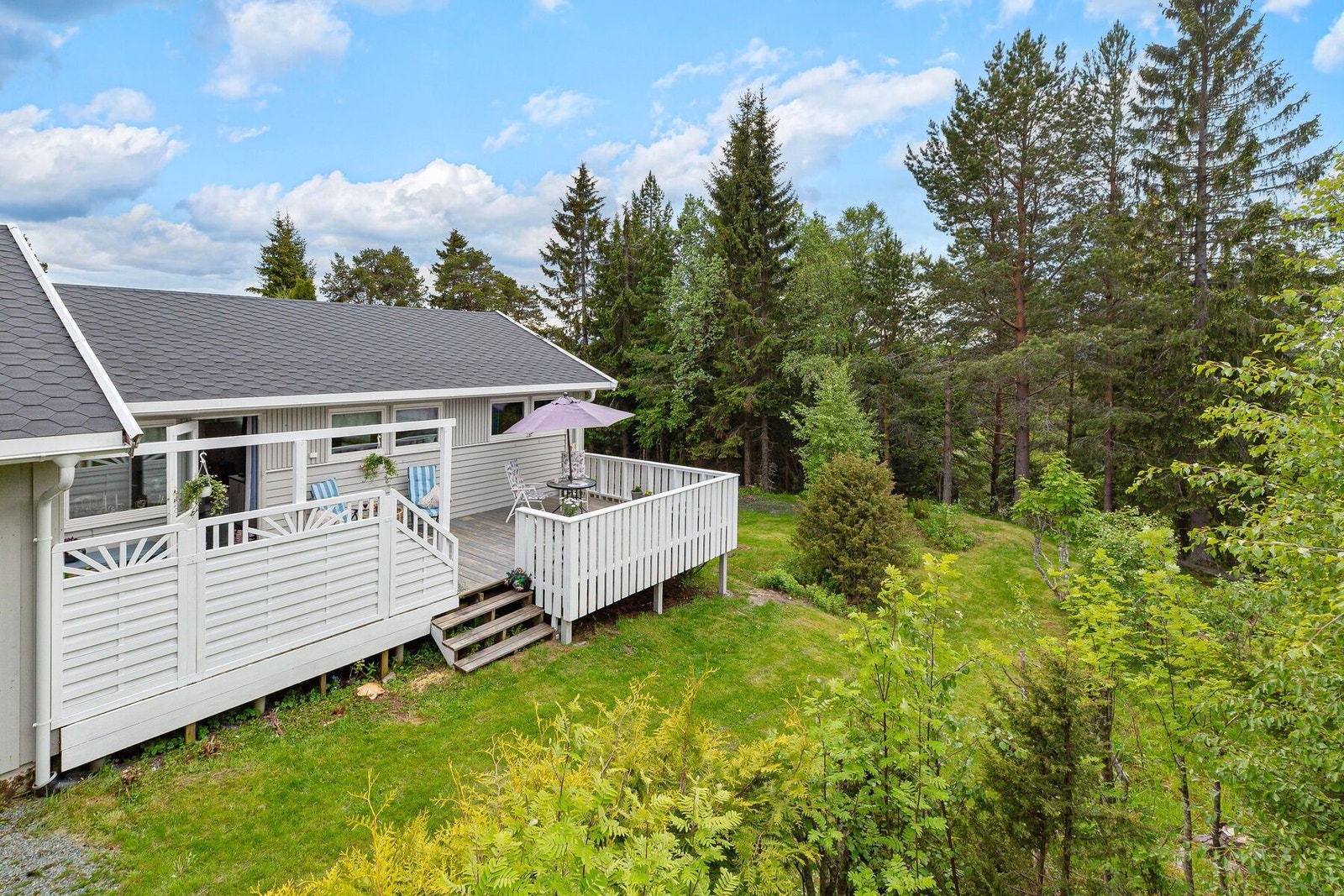 Skjermet beliggenhet innerst i blindveg, omkranset av fin natur Galleribilde