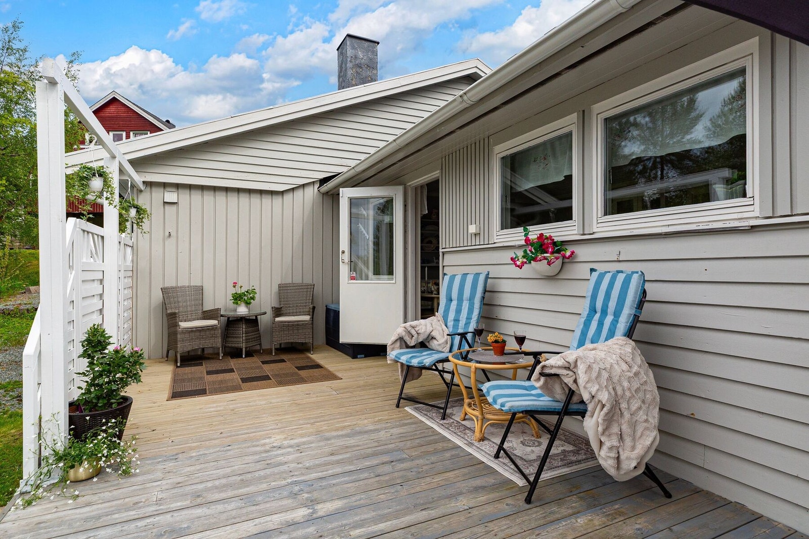 Vestvendt veranda skjermet for innsyn Galleribilde